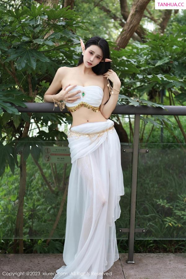 草莓  [XiuRen]高清写真图 2023.11.02 No.7598 草莓mm 美腿户外第4张图片